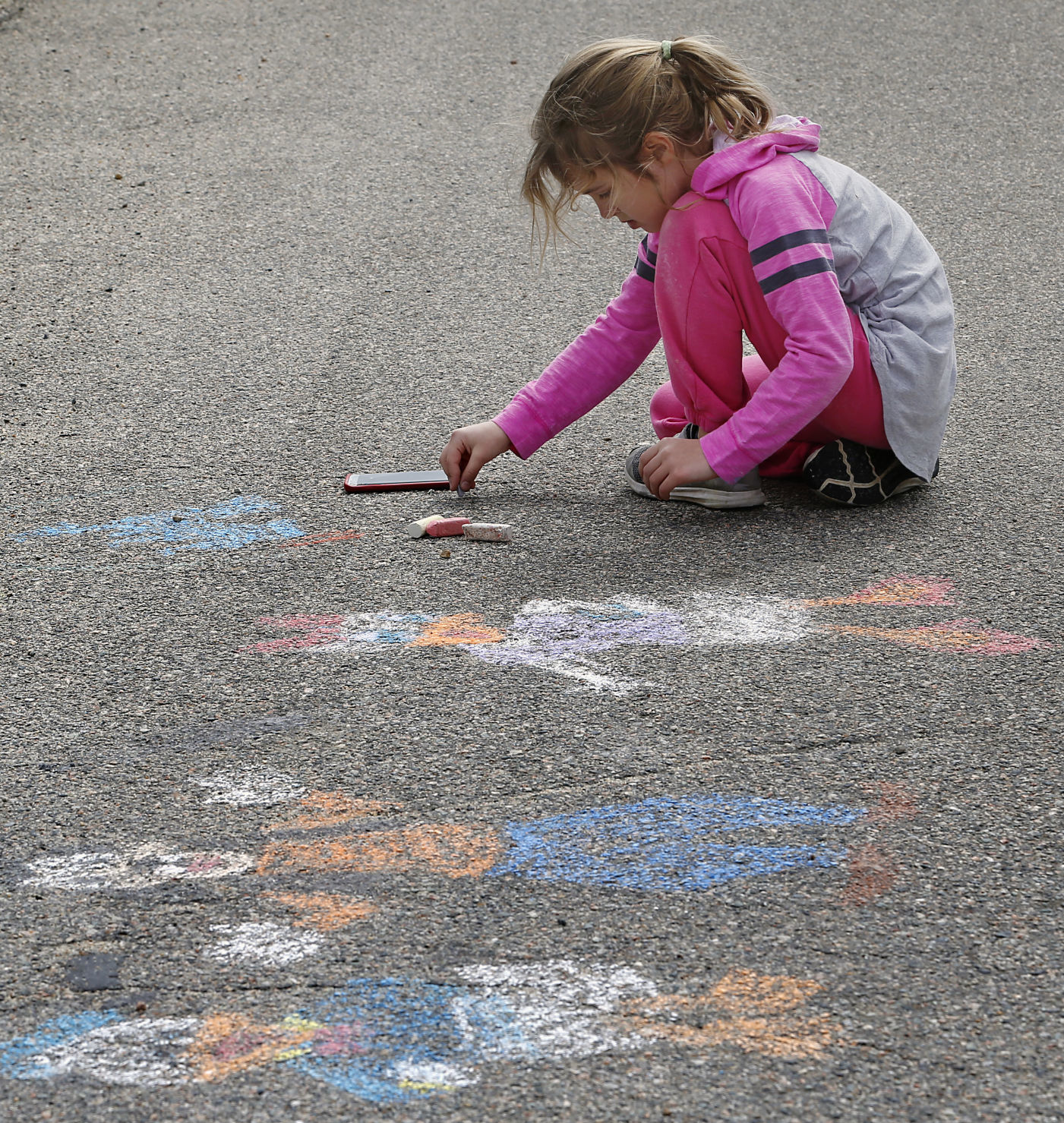 20200327_MET_COV_CHALK_AWE04